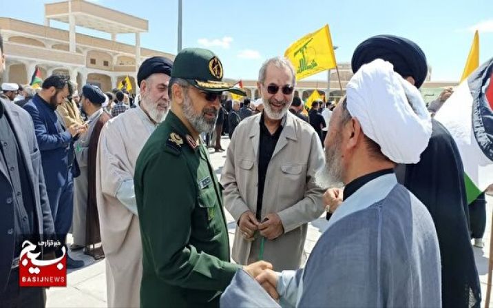 دشمن خیال خام جدایی مردم از نظام را به گور خواهد برد دشمن خیال خام جدایی مردم از نظام را به گور خواهد برد